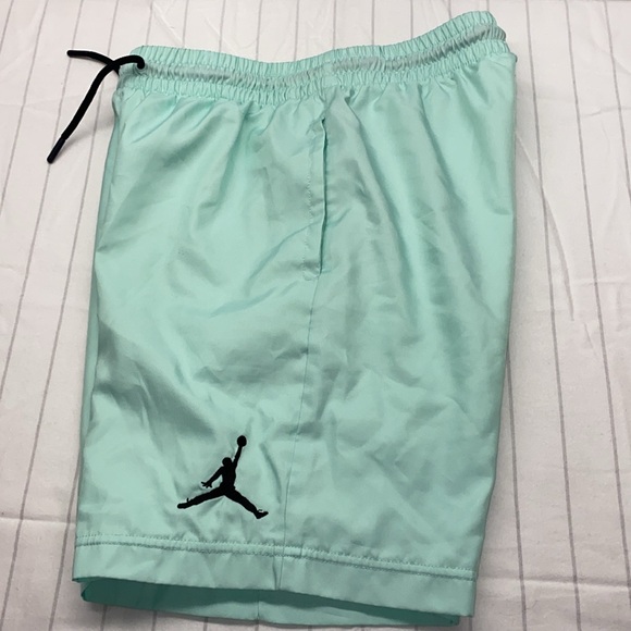 Jordan boys Light Green Athletic Shorts,JUMPMAN WOVEN PLAY SHORT size Medium - Picture 11 of 12